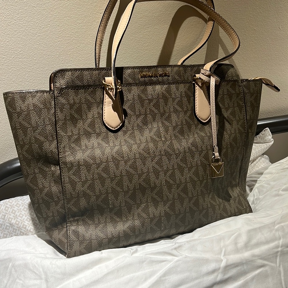Brown Micheal Kors bag